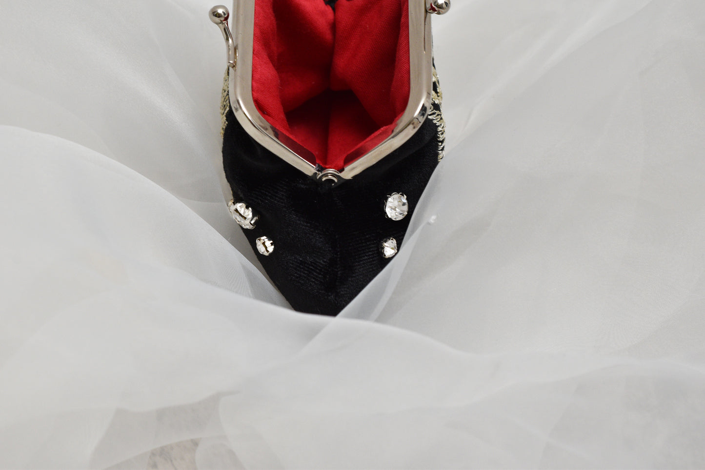 Velvet Purse Sewing Pattern - Digital Download | DIY Coin Purse with Kiss Lock Frame