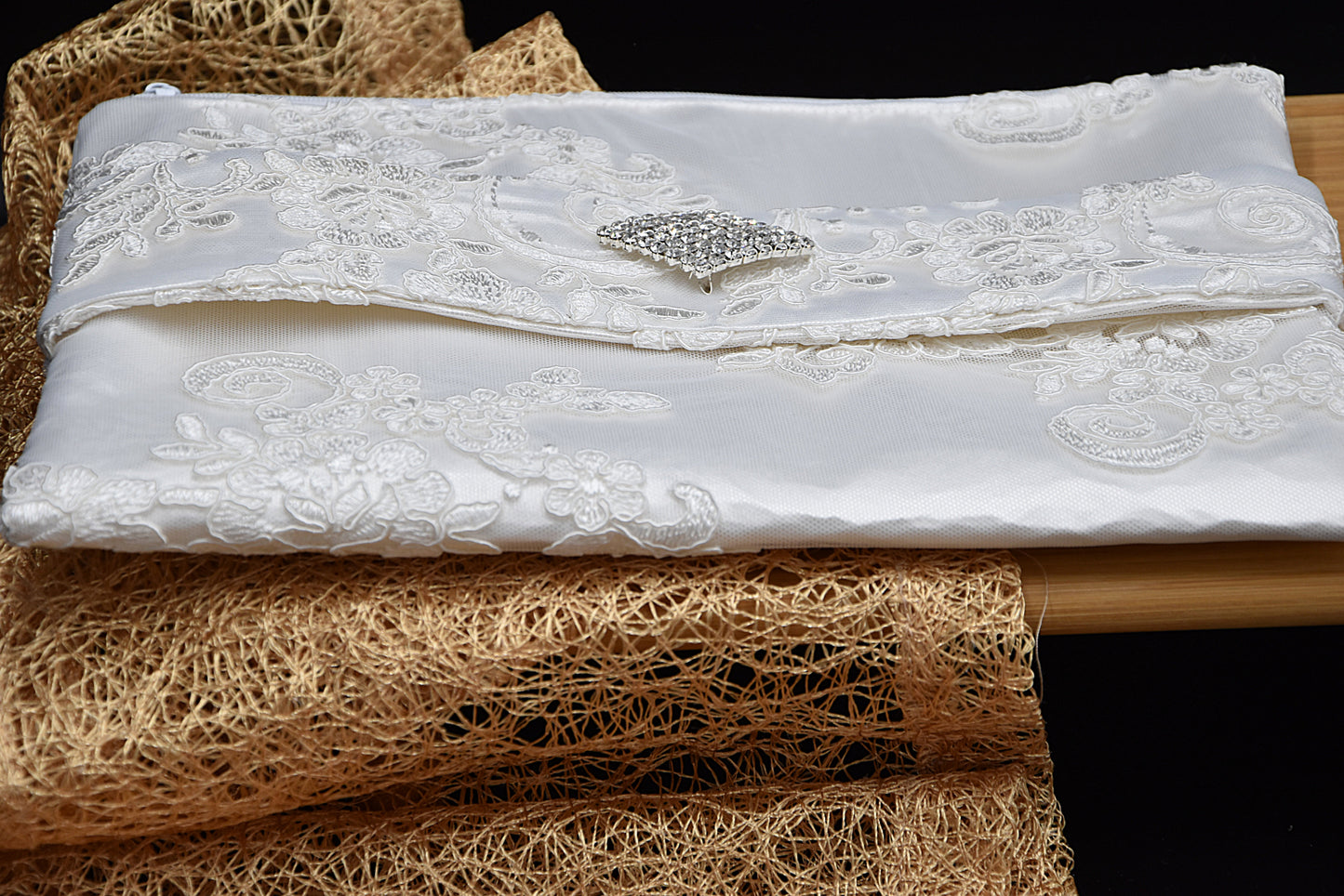 Bridal clutch bag in white lace with rhinestone brooch