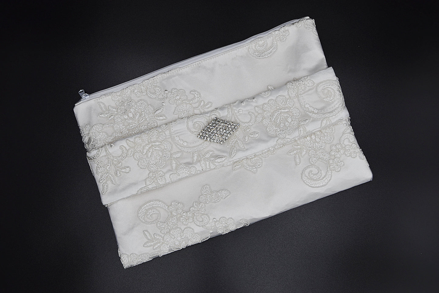 Bridal clutch bag in white lace with rhinestone brooch