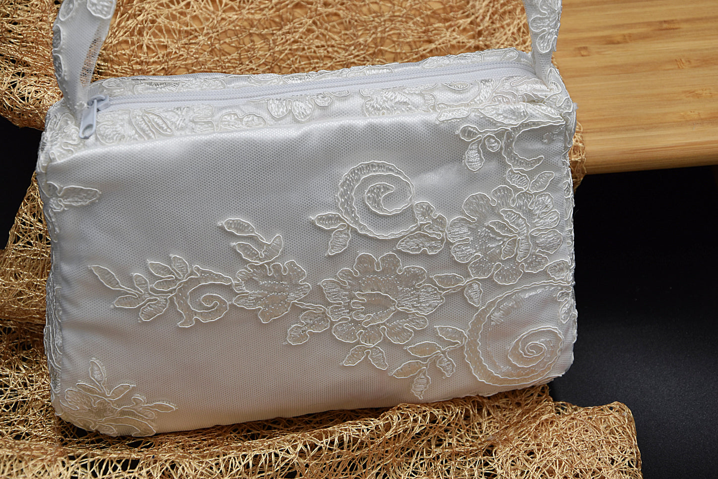 Vintage-style bridal purse with lace and zipper