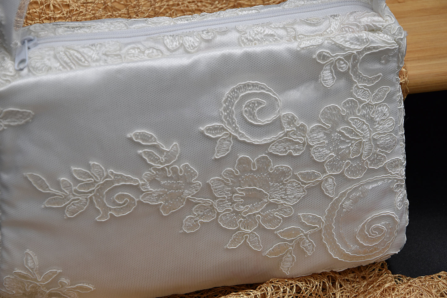 Vintage-style bridal purse with lace and zipper