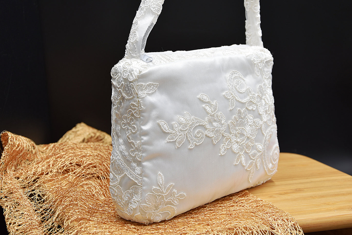 Vintage-style bridal purse with lace and zipper