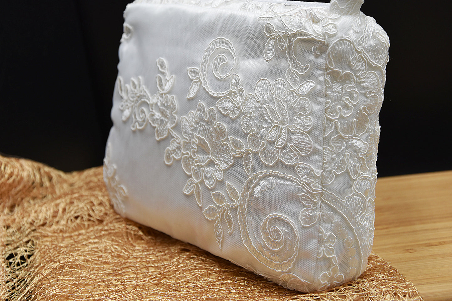 Vintage-style bridal purse with lace and zipper