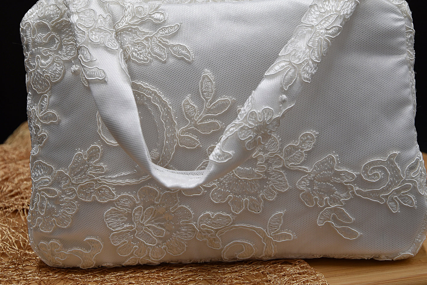 Vintage-style bridal purse with lace and zipper