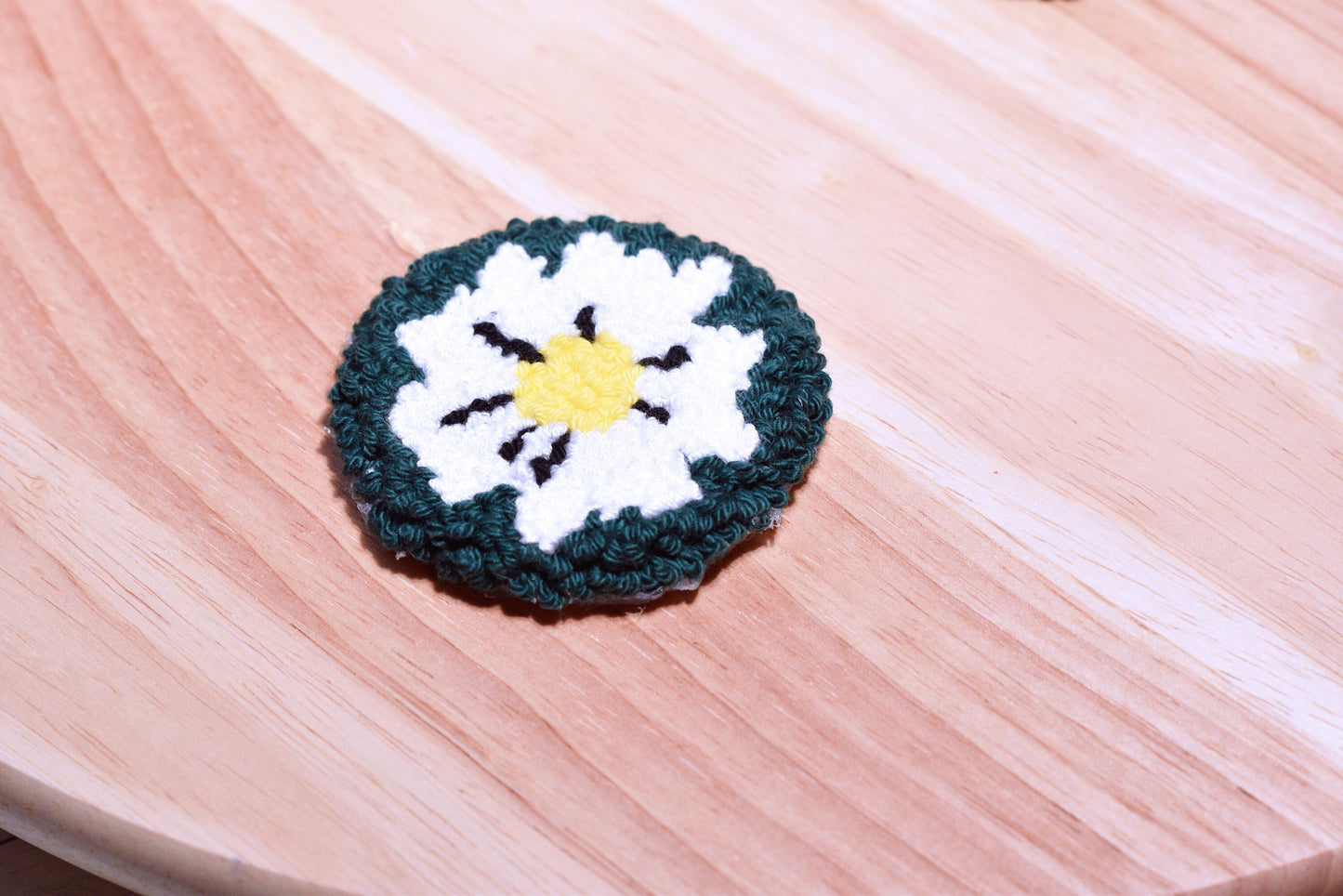 Punch needle car coaster- White on green daisy